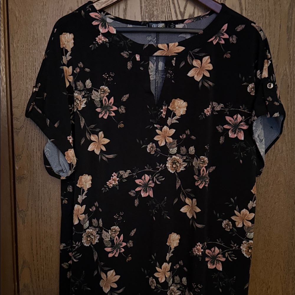 Floral Short Sleeve Top - Black and Pink